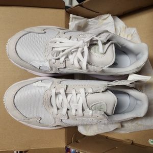 New Adidas Falcon W Women Size 7 Light Gray / White Sneakers